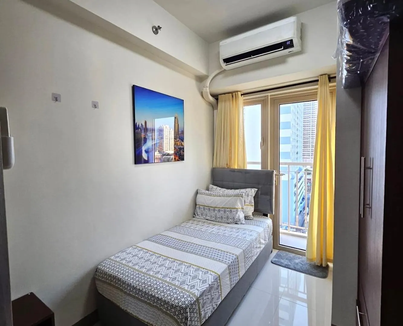 2 Bedroom Condo Apartment Near Picc, Ccp, Wtc & Star City At Coast Residences, Pasay City Manila