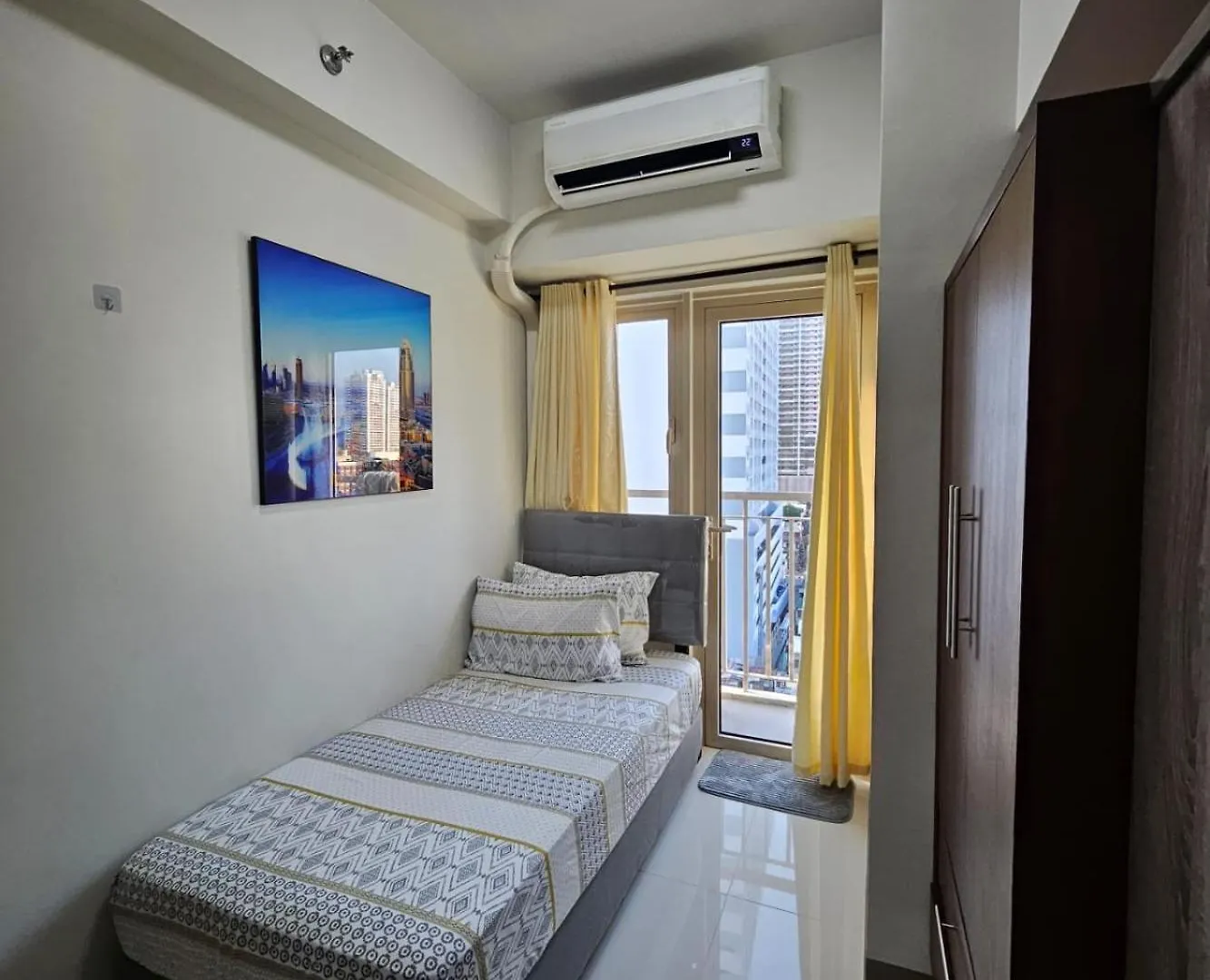 2 Bedroom Condo Apartment Near Picc, Ccp, Wtc & Star City At Coast Residences, Pasay City Manila Philippines