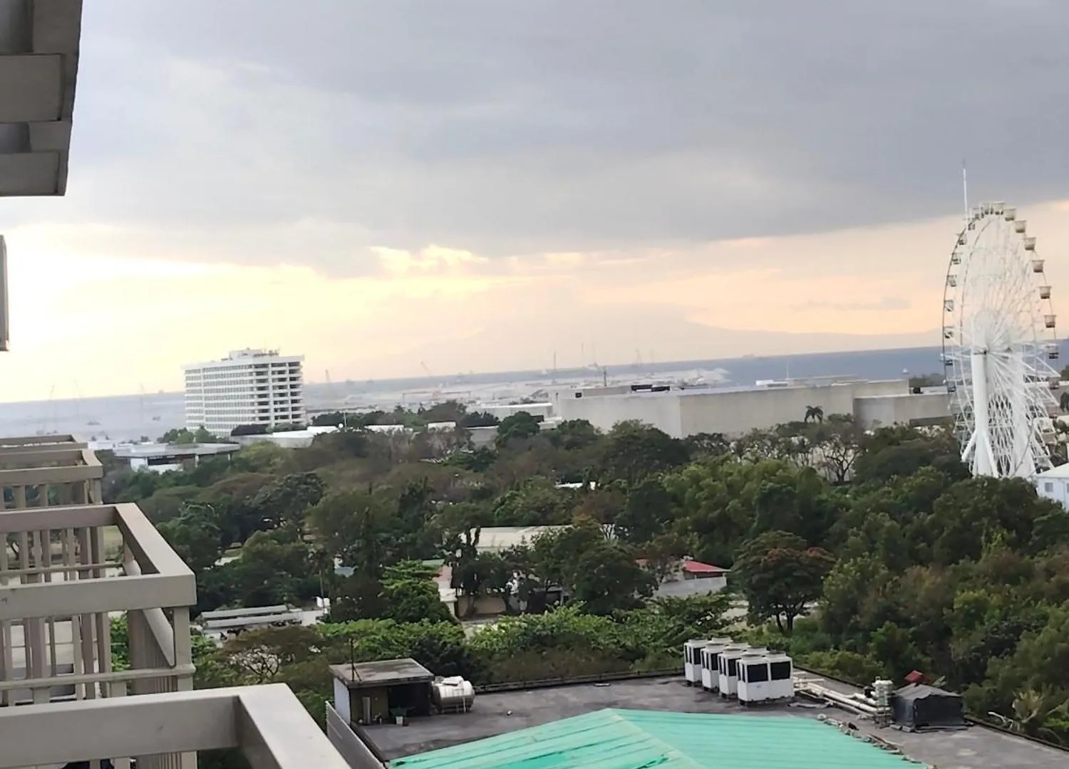 2 Bedroom Condo Apartment Near Picc, Ccp, Wtc & Star City At Coast Residences, Pasay City Manila